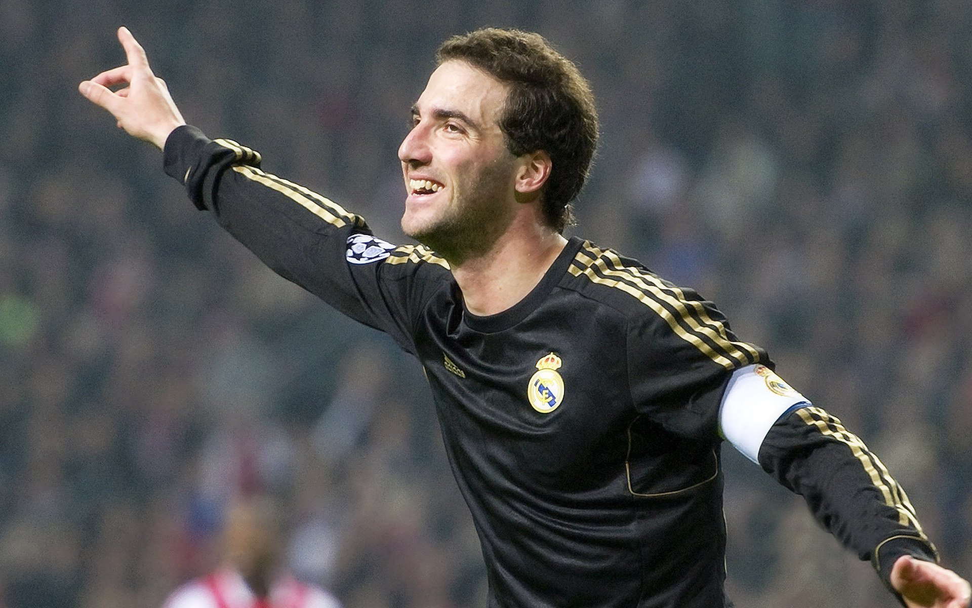 国际米兰双前锋战术再次奏效，米兰大前锋