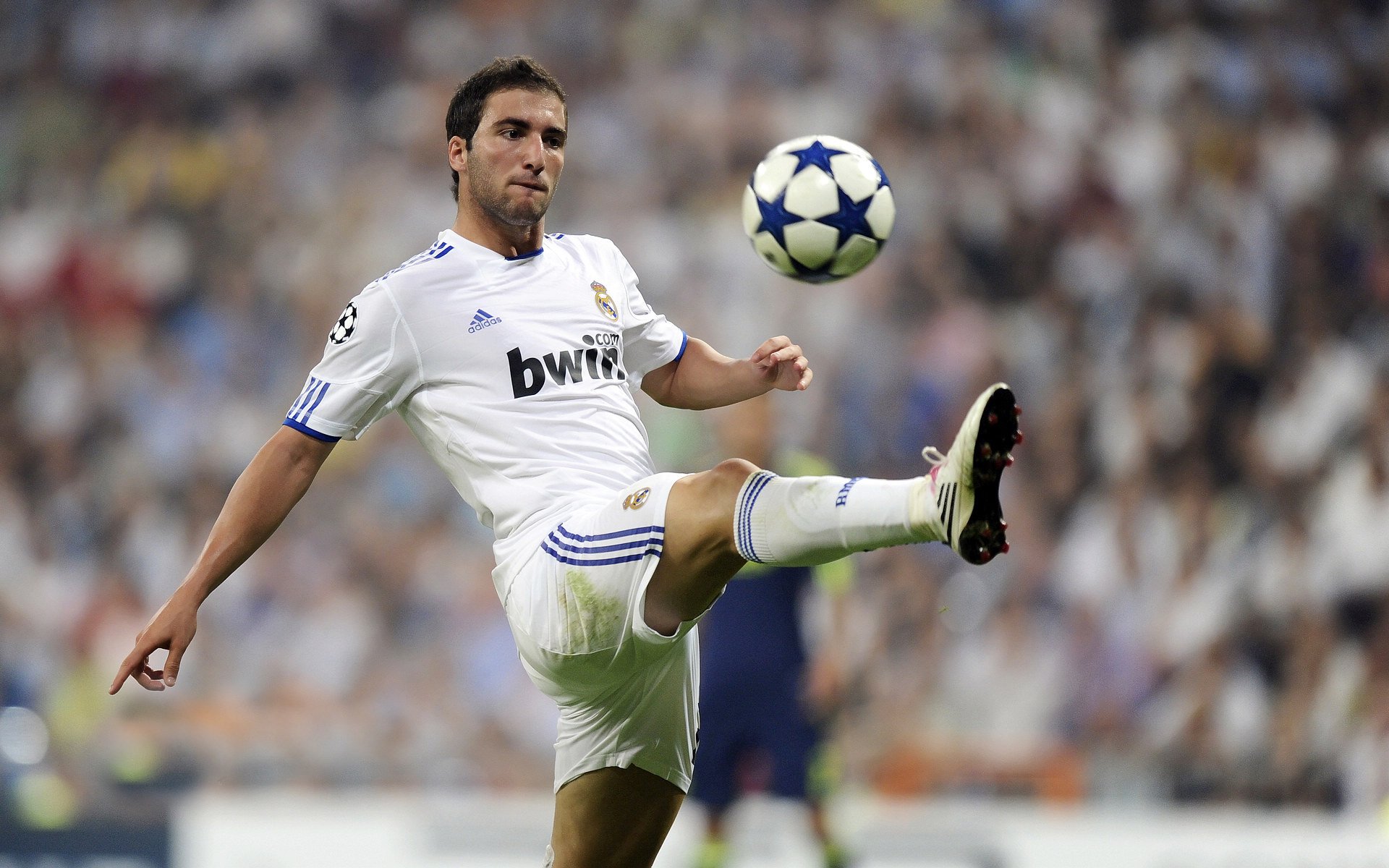 德甲攻防激战:速度与力量的极致碰撞!,德甲对抗