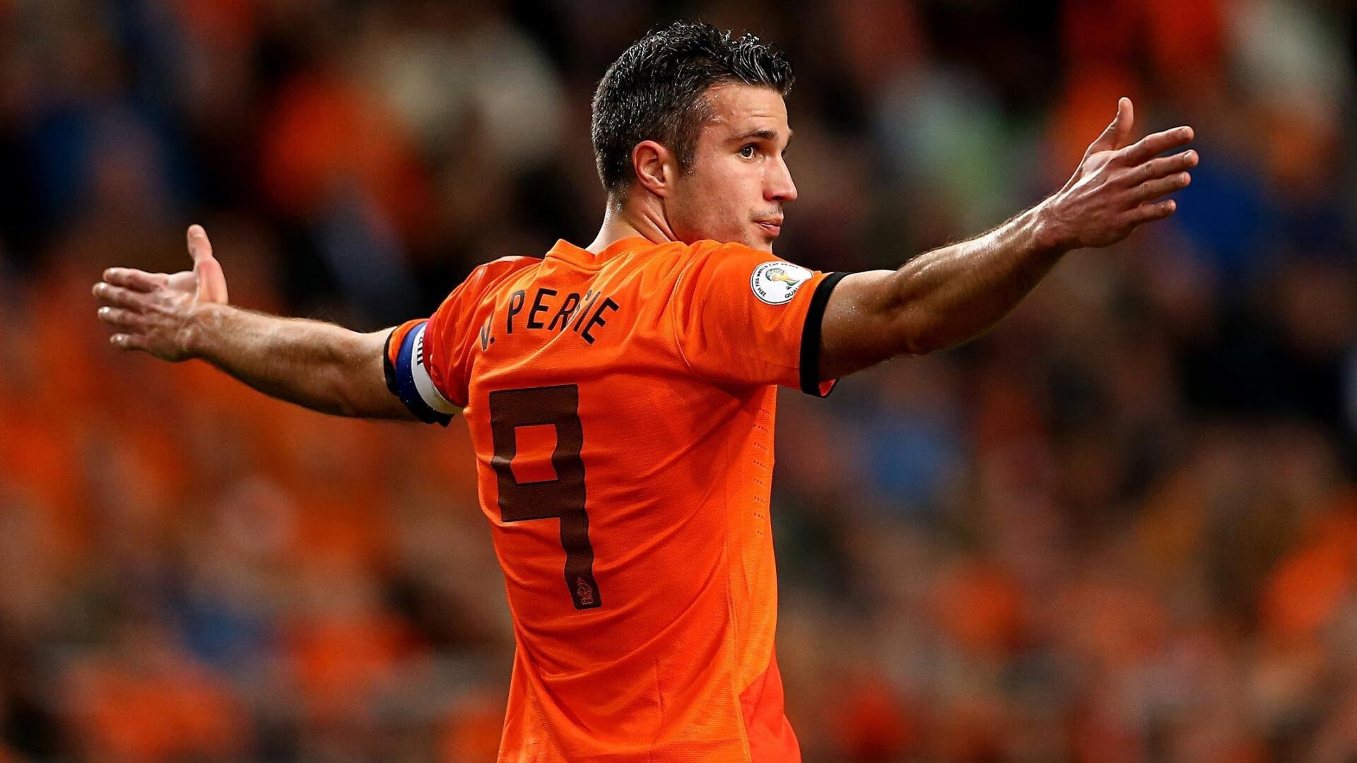 职业联赛鼓励本土教练参与顶级执教培训，职业联赛教练可以上场吗