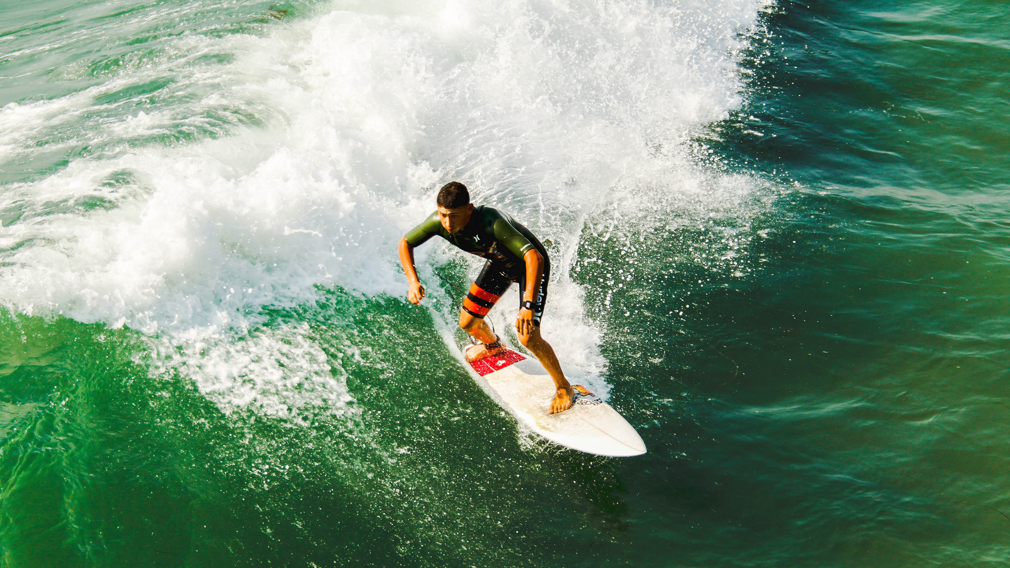 英超振奋人心:最后10秒的惊天吊射,英超最后两轮对阵