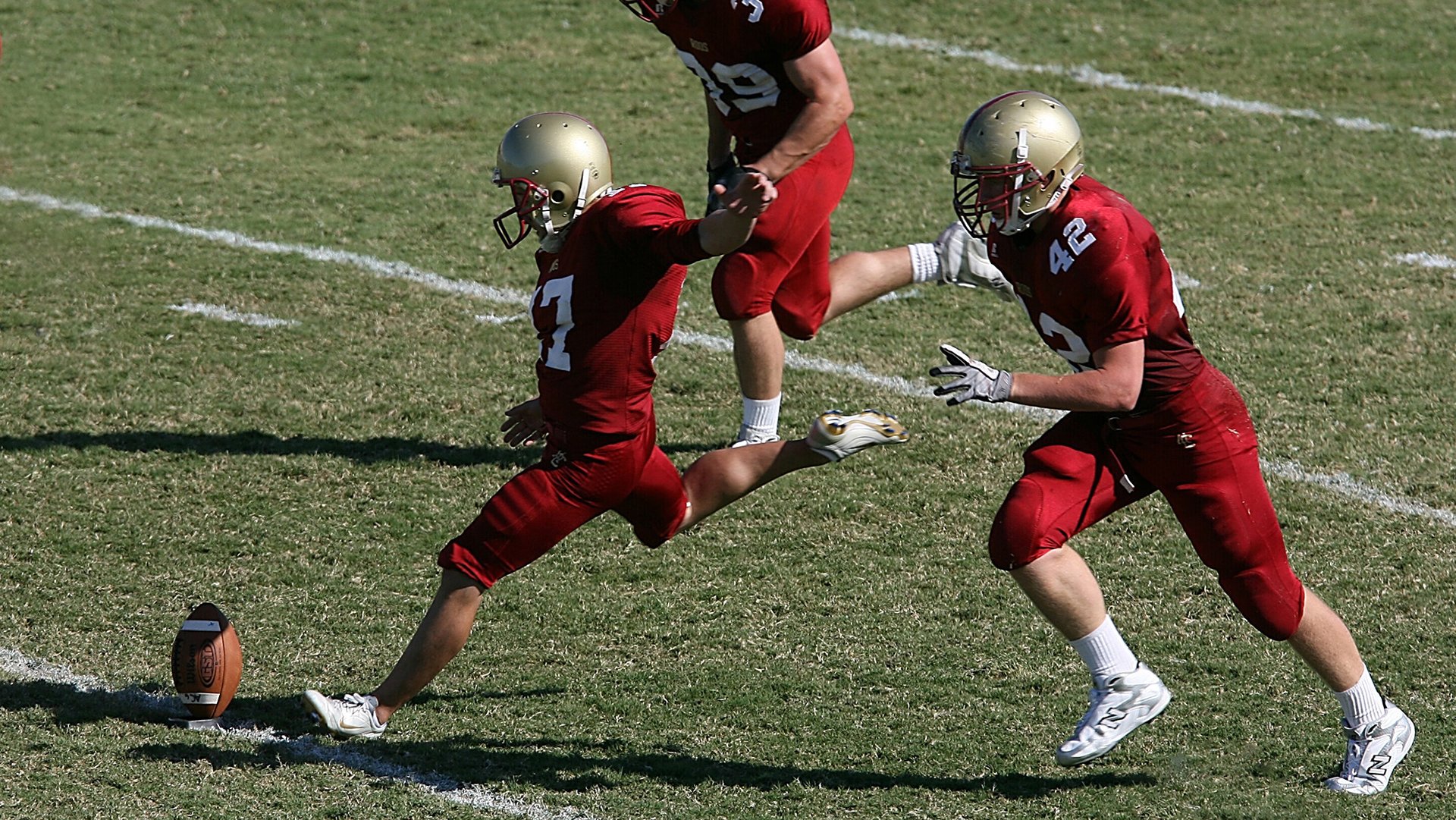 leyu.com-俱乐部与学校联合开展校园足球项目 基层推广，校园足球俱乐部的作用